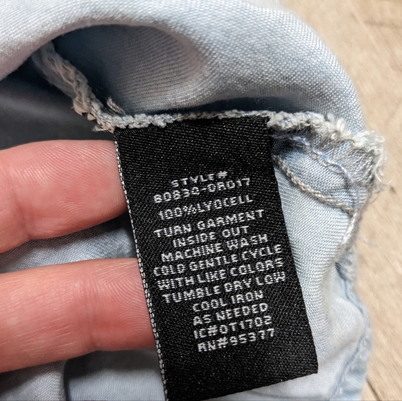 Sanctuary Off the Shoulder Chambray Top - Picture 3 of 8